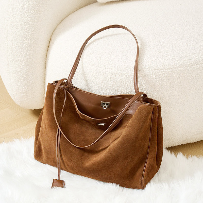 First Layer Matte Cowhide Tote - Luxury Bags Tote recension och pris